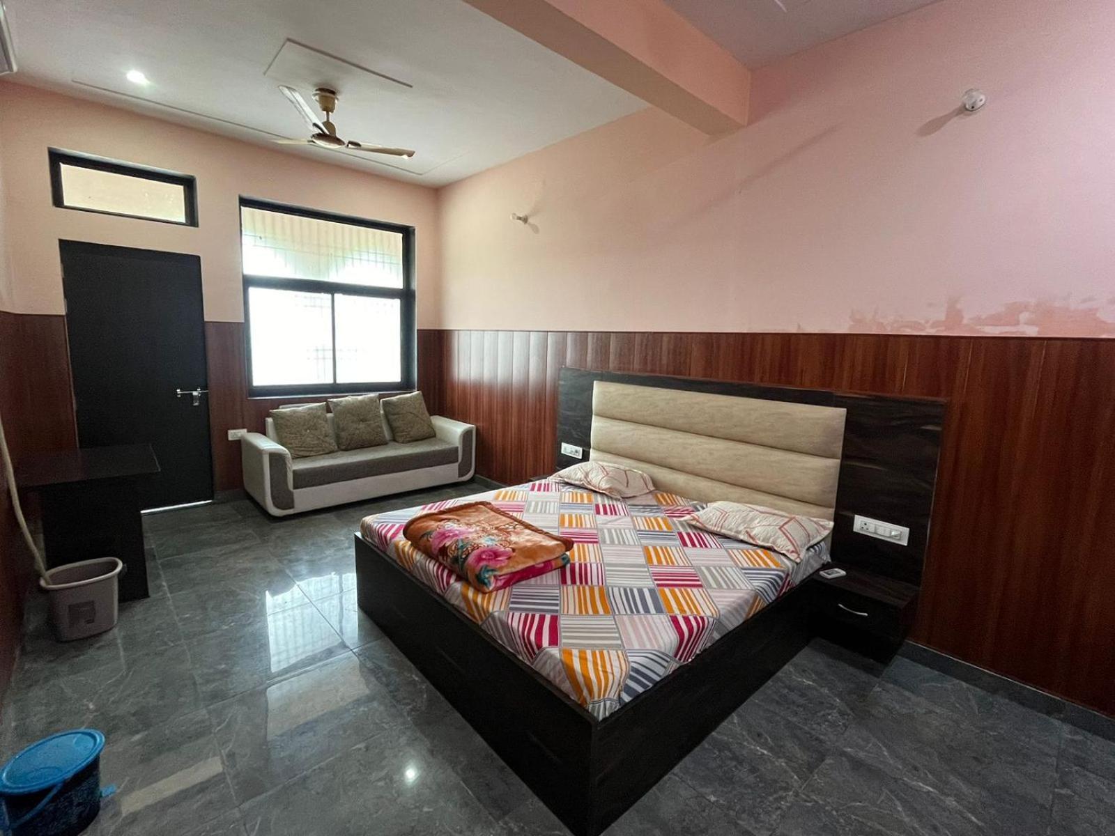Shri Ji Baba Ki Haveli Hotel Govardhan Ngoại thất bức ảnh